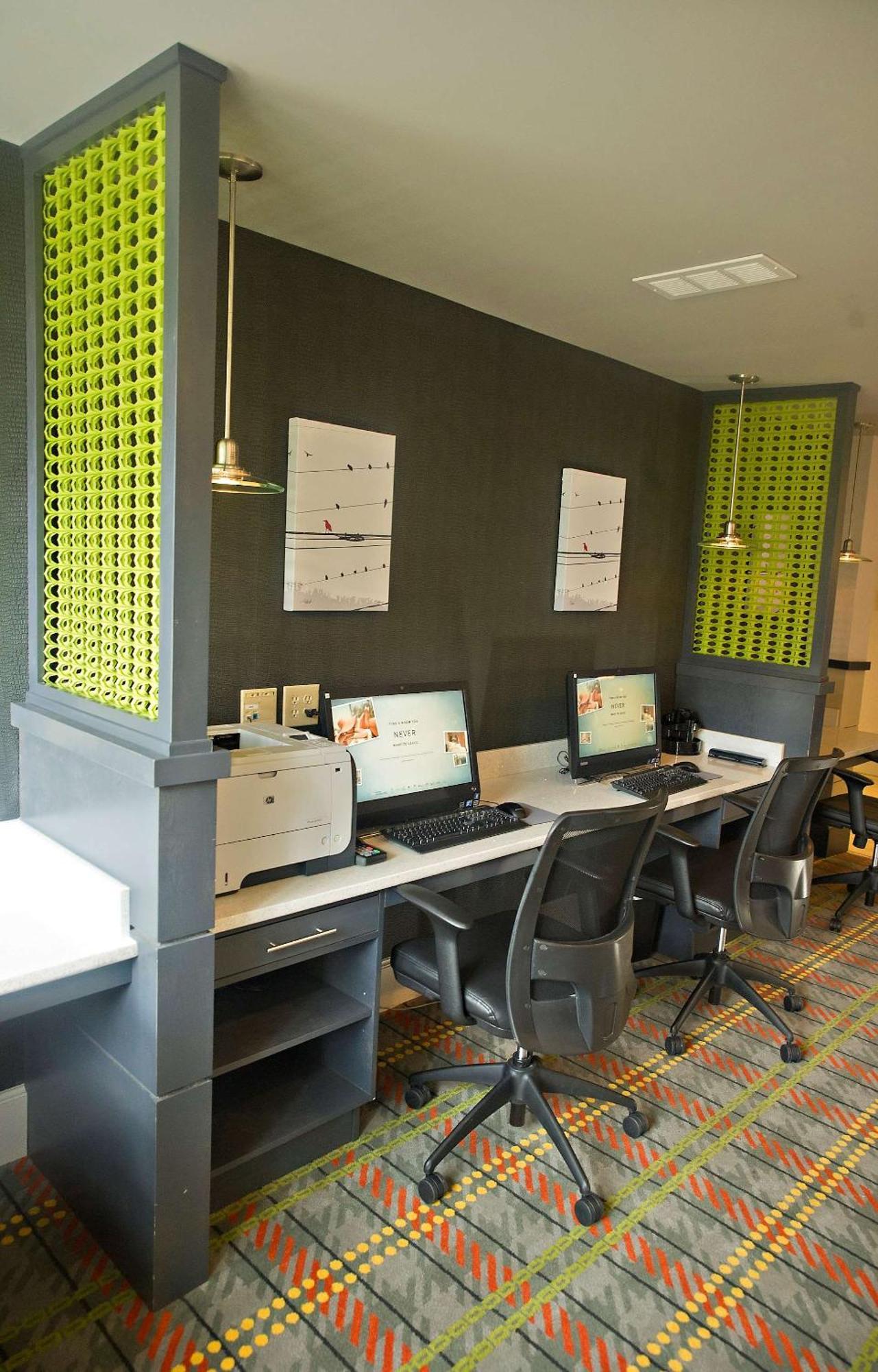 Doubletree Suites By Hilton Hotel Huntsville South Zakenleven foto