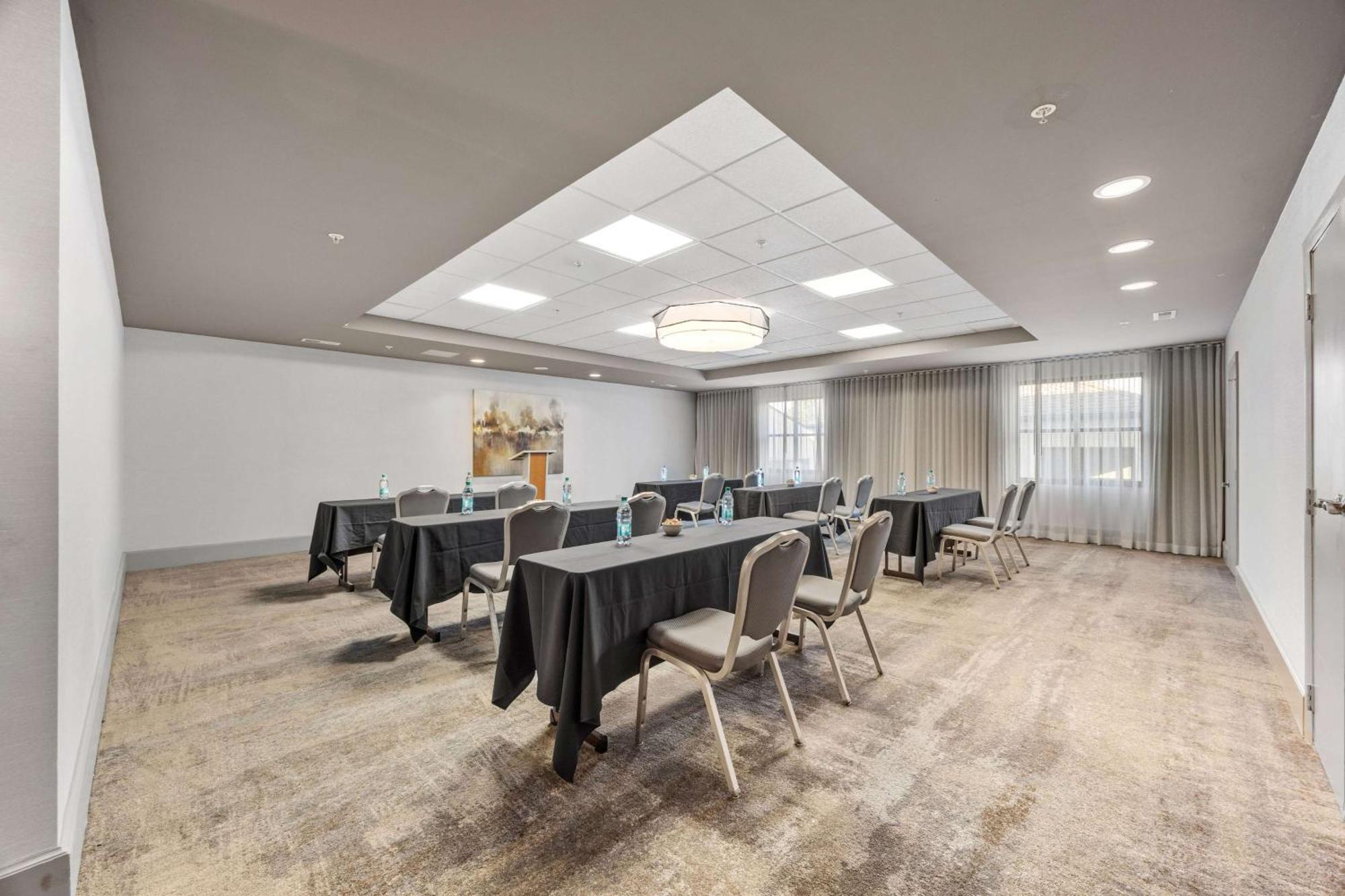 Doubletree Suites By Hilton Hotel Huntsville South Buitenkant foto