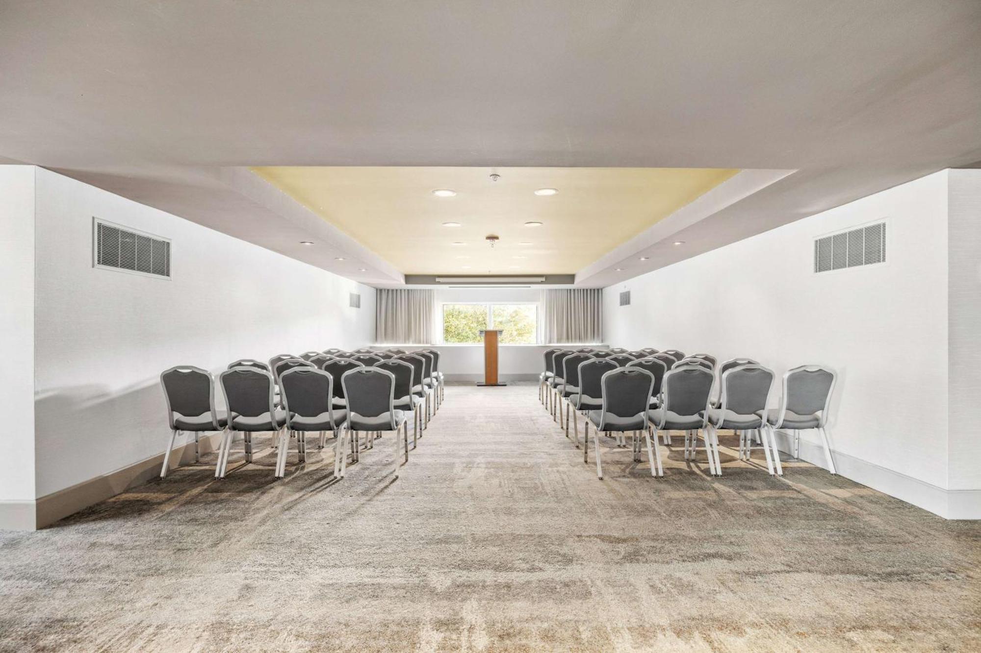 Doubletree Suites By Hilton Hotel Huntsville South Buitenkant foto