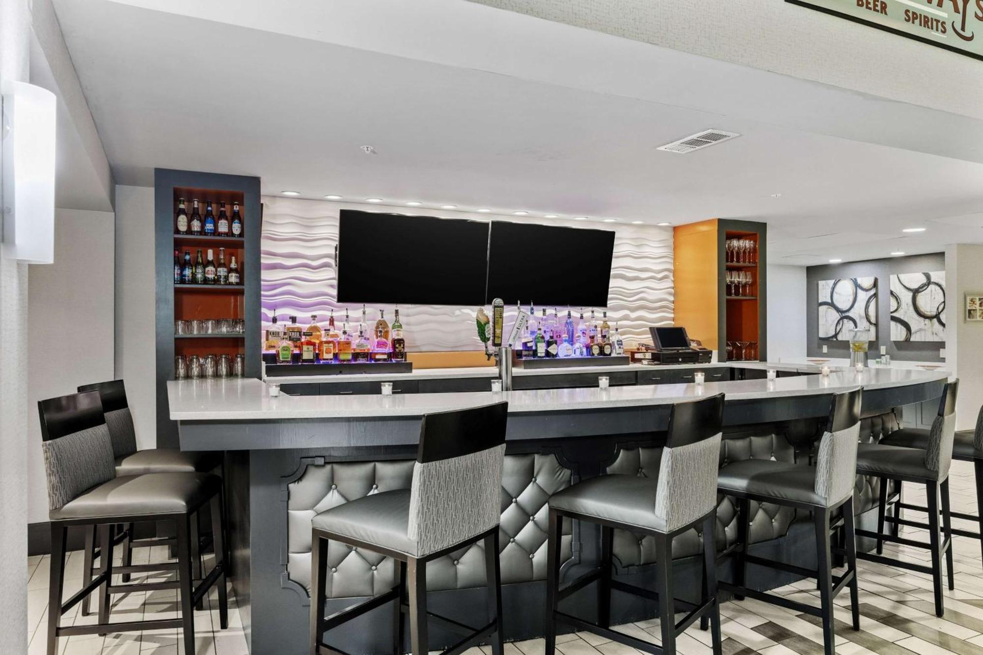 Doubletree Suites By Hilton Hotel Huntsville South Buitenkant foto