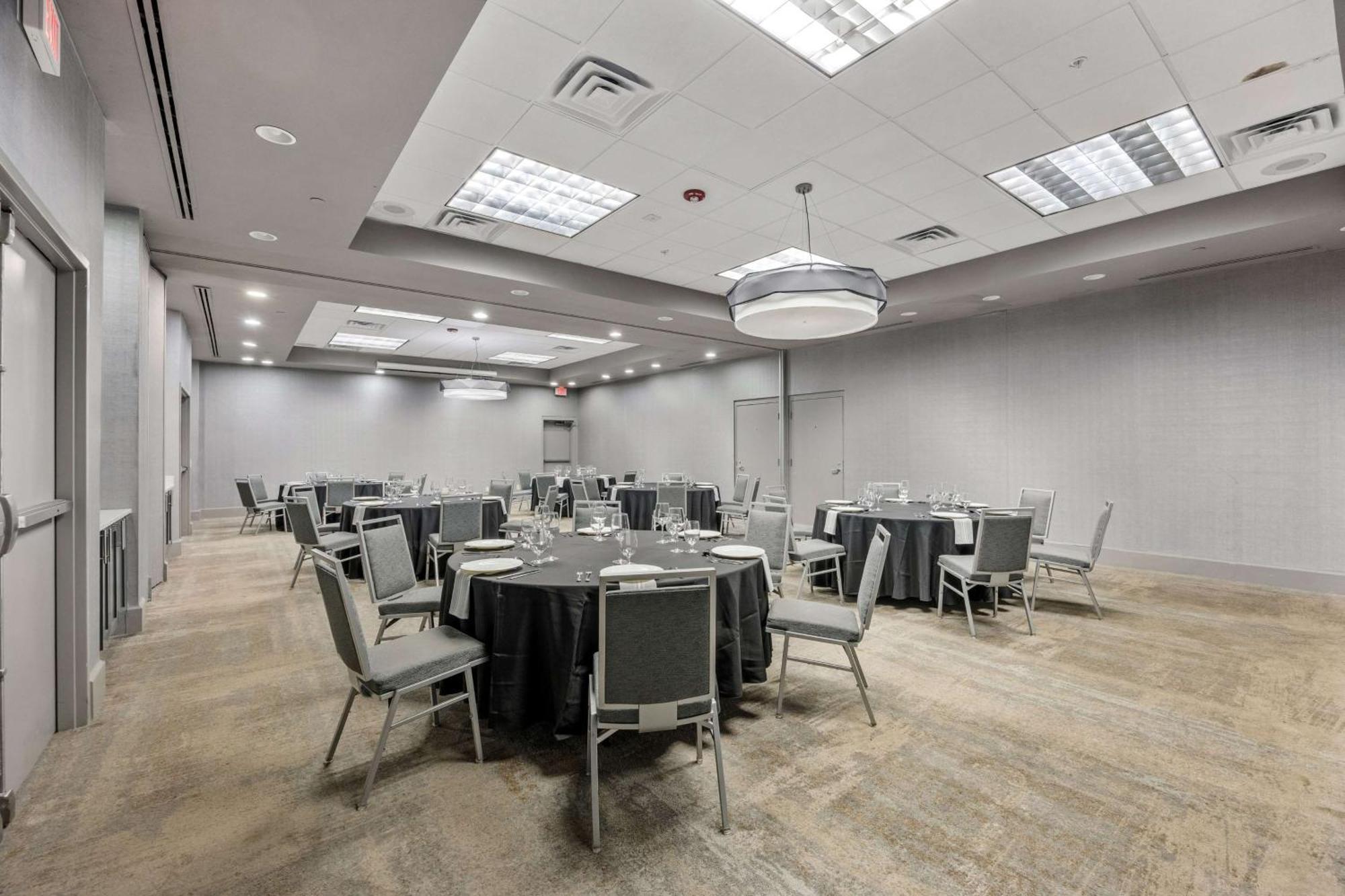 Doubletree Suites By Hilton Hotel Huntsville South Buitenkant foto