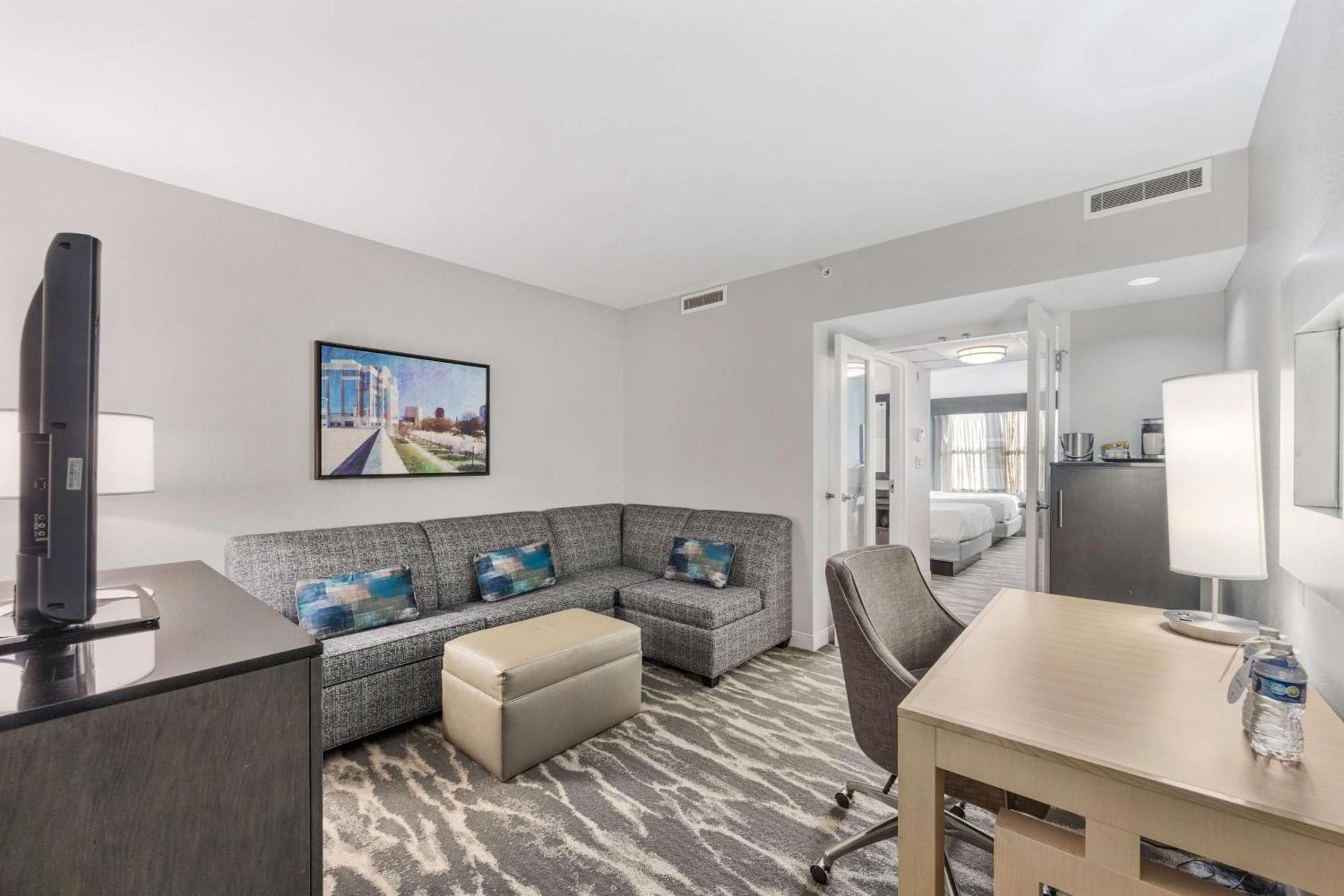 Doubletree Suites By Hilton Hotel Huntsville South Buitenkant foto