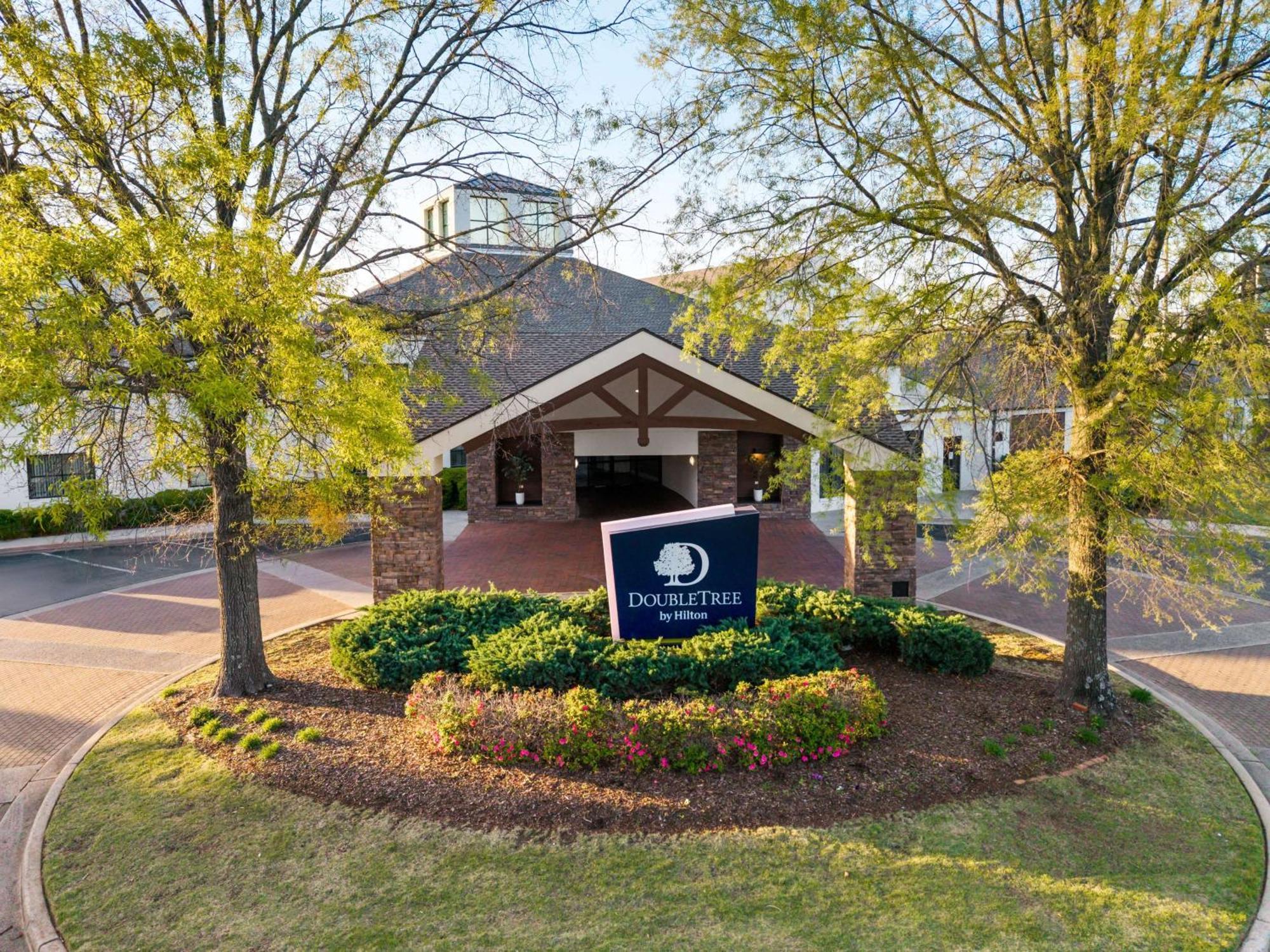 Doubletree Suites By Hilton Hotel Huntsville South Buitenkant foto