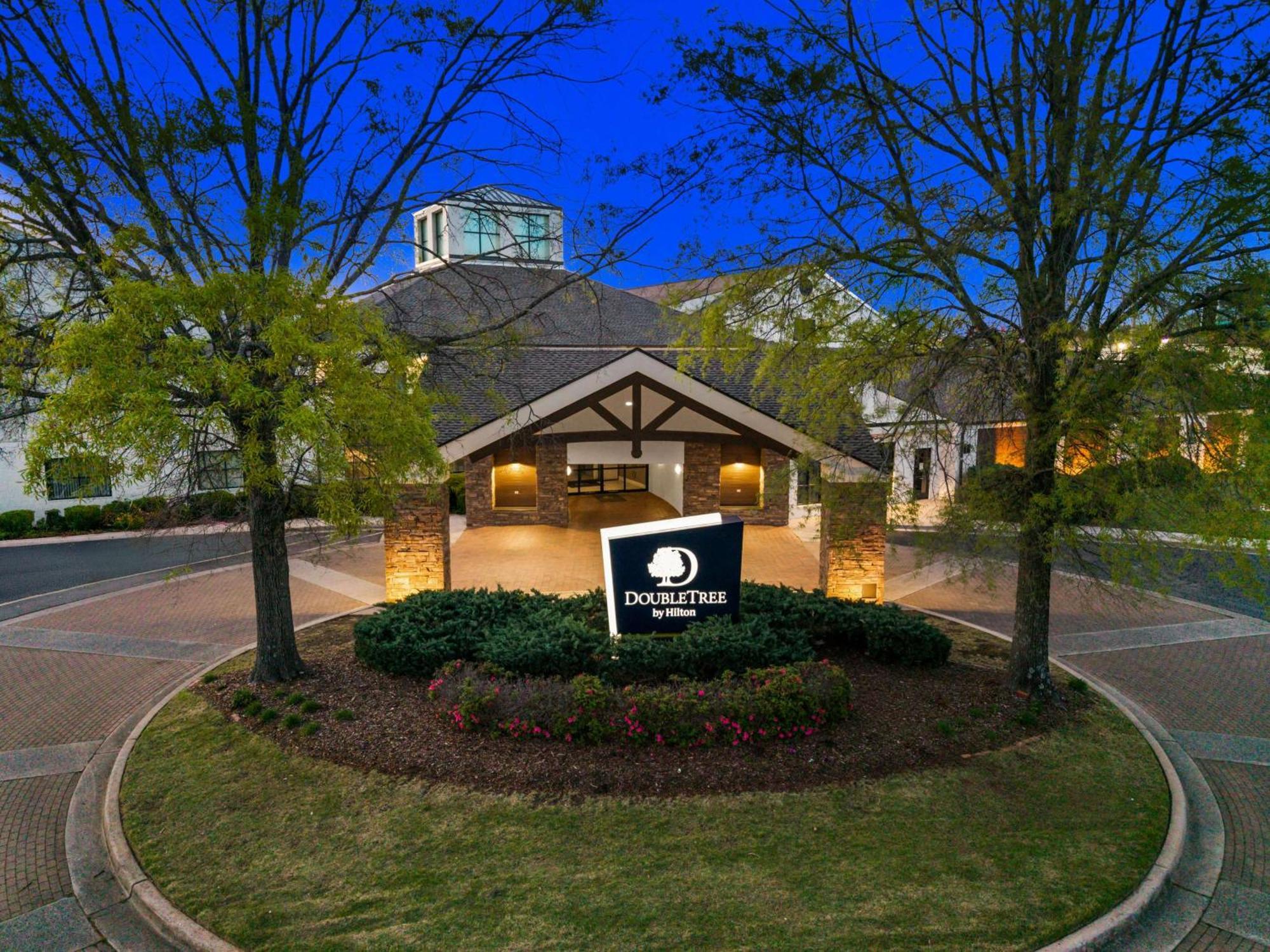 Doubletree Suites By Hilton Hotel Huntsville South Buitenkant foto