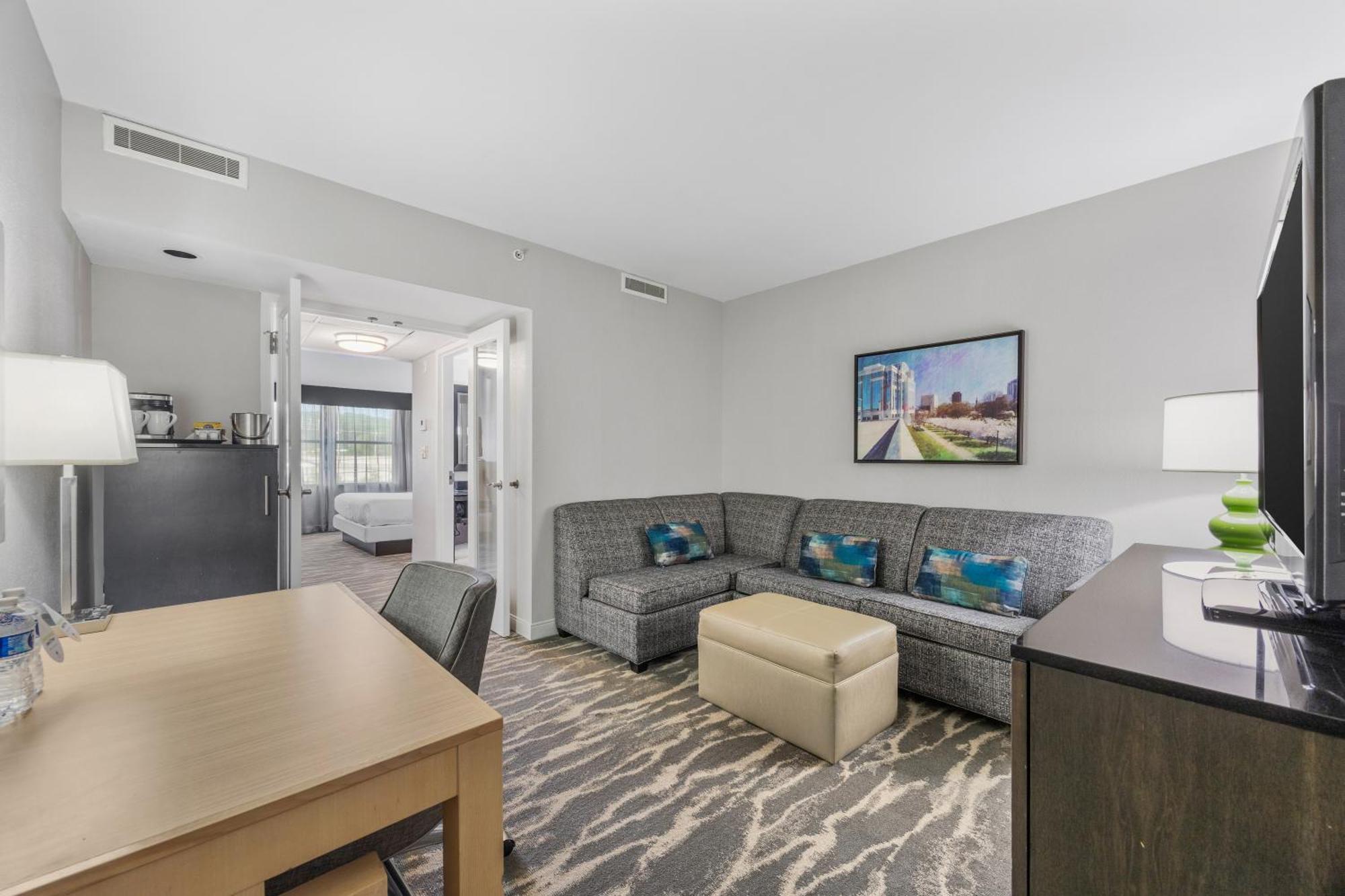 Doubletree Suites By Hilton Hotel Huntsville South Buitenkant foto